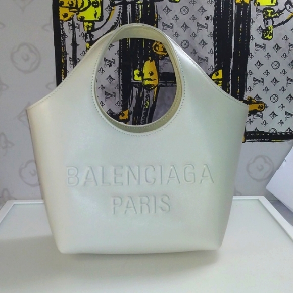 New Balenciaga Mary-Kate XS leather tote bag - Picture 7 of 17